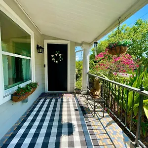 Cozy Sanctuary Minutes From The Bay And Beaches Holiday home Tampa