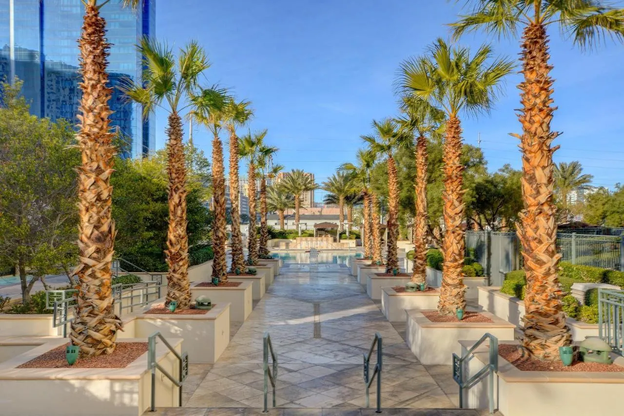 Mgm Signature-29-819 F1 Track & Strip View Studio Las Vegas